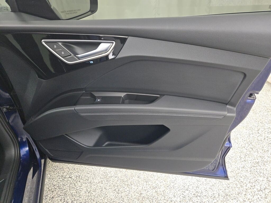 2023 AUDI Q4 - Image 6