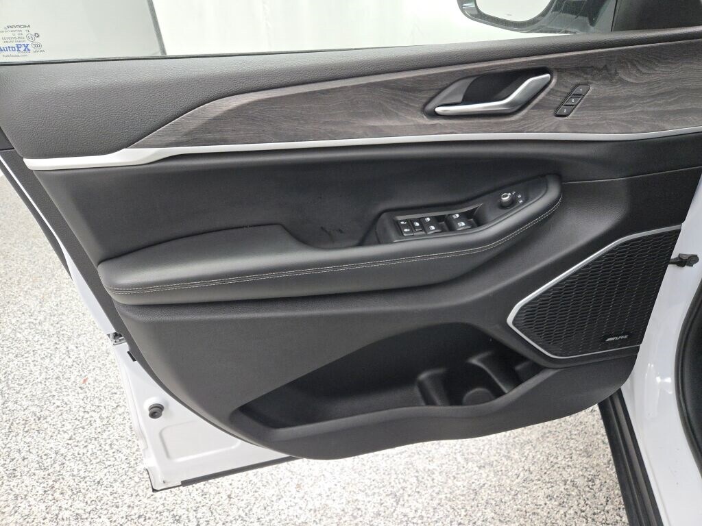 2022 JEEP GRAND CHEROKEE L - Image 21