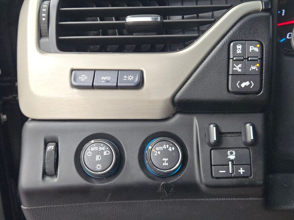 2020 GMC YUKON XL - Image 33