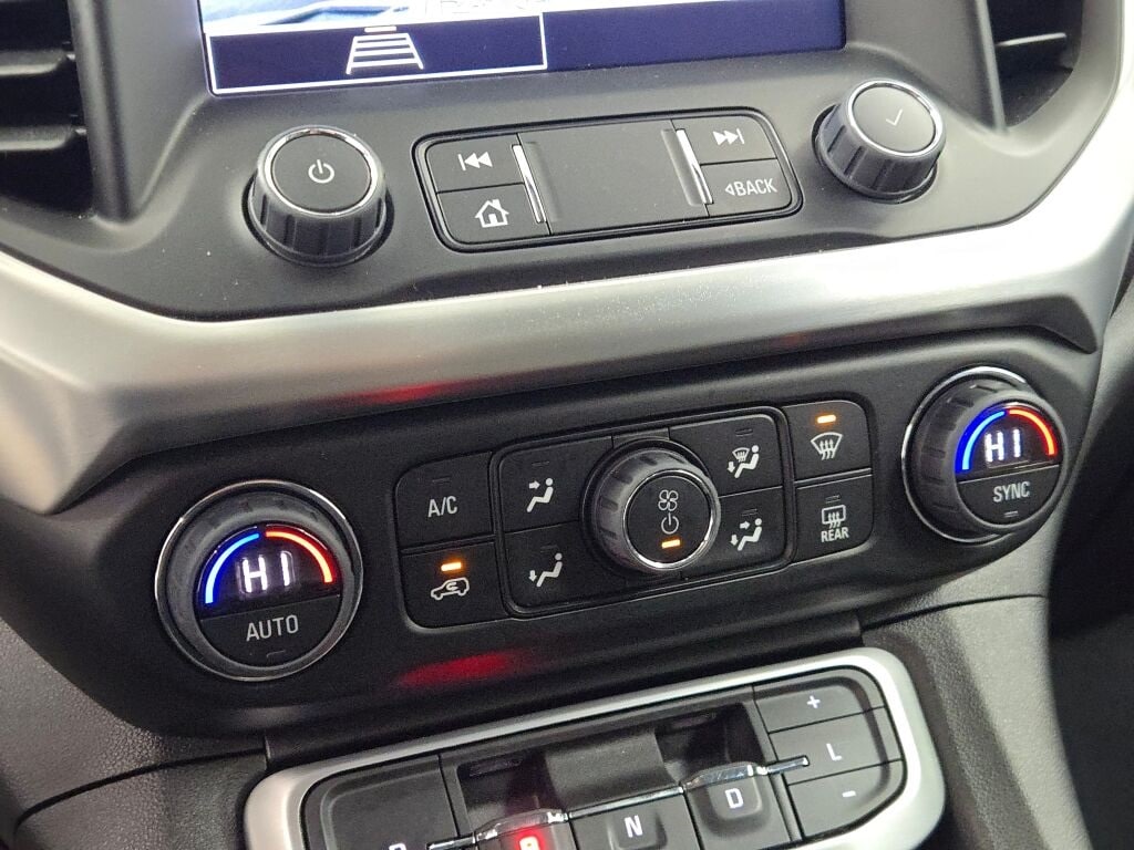 2023 GMC ACADIA - Image 28