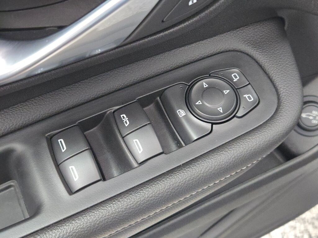 2022 GMC TERRAIN - Image 24