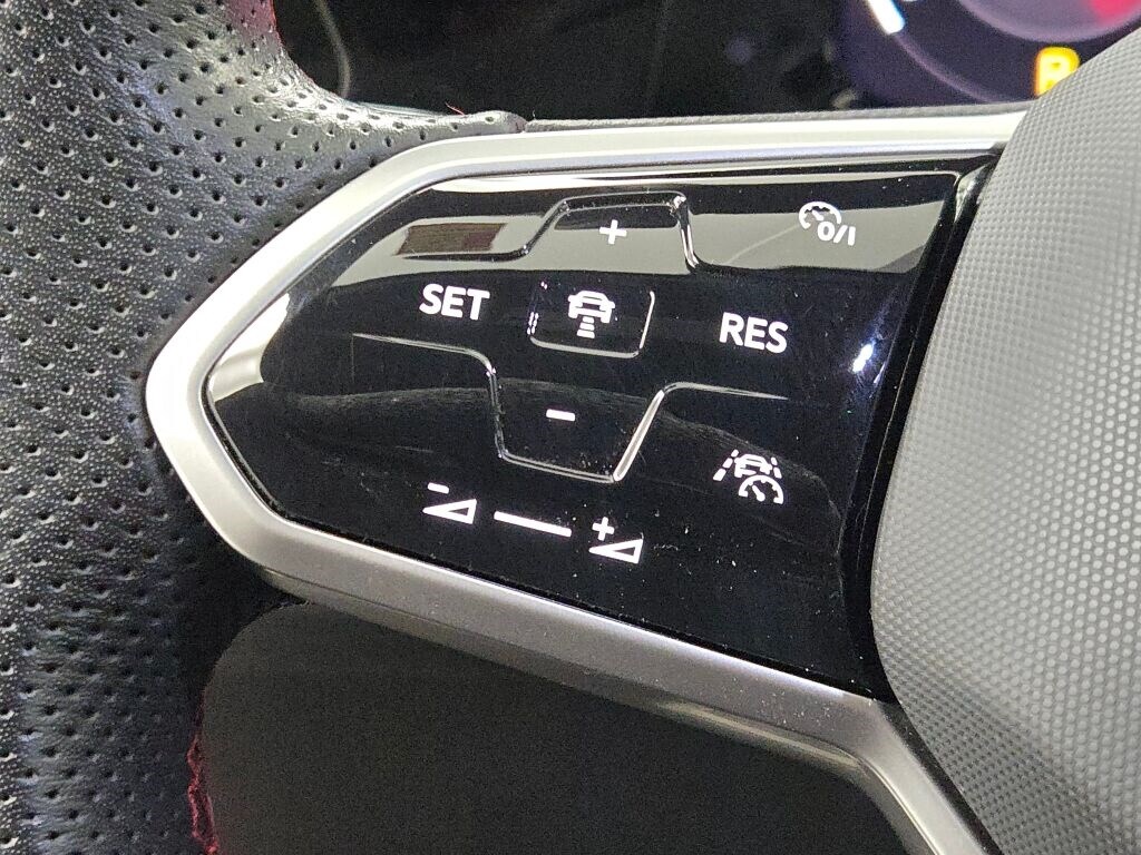 2024 VOLKSWAGEN GOLF GTI - Image 31
