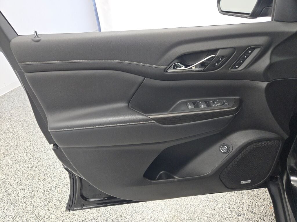 2023 GMC ACADIA - Image 23