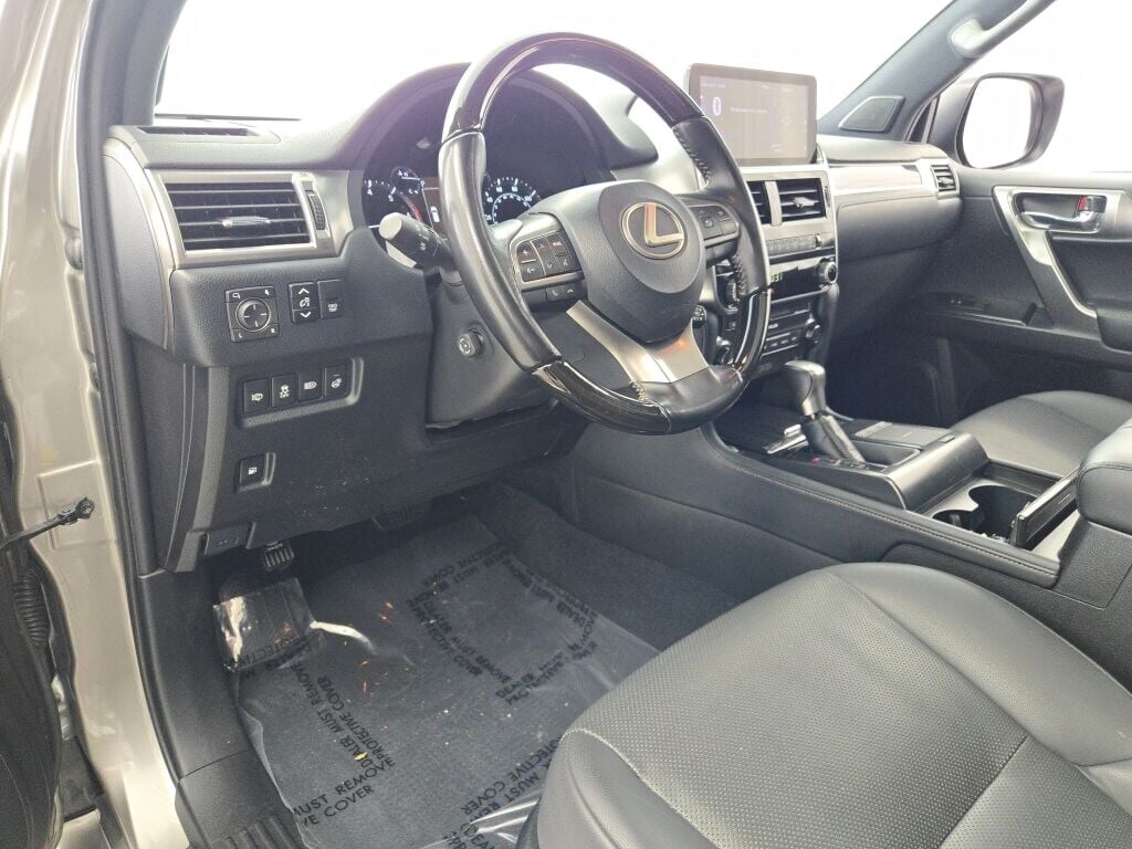 2023 LEXUS GX - Image 29