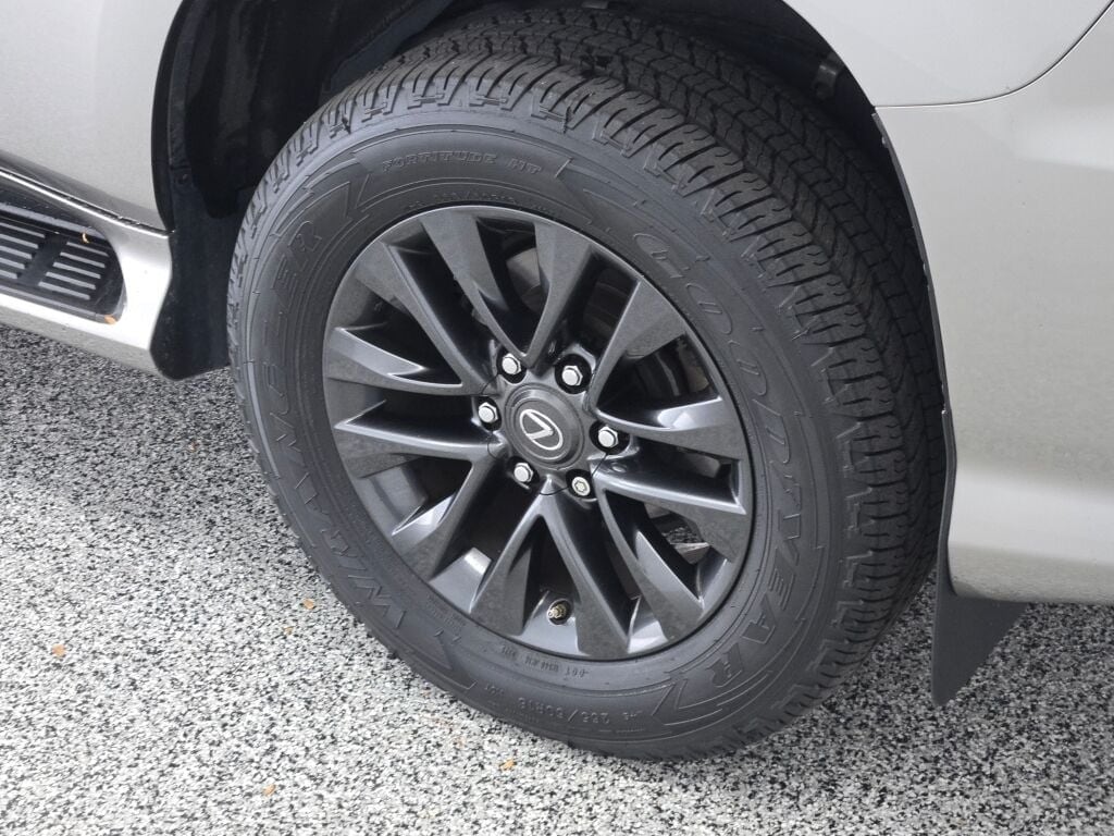 2023 LEXUS GX - Image 18