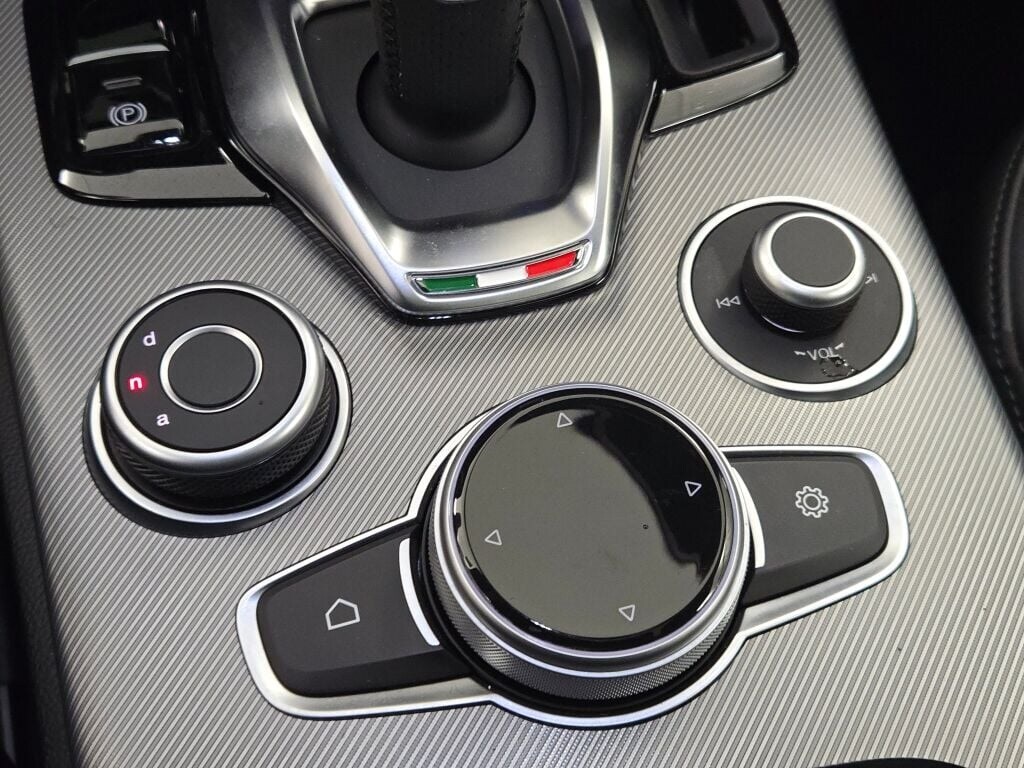 2024 ALFA ROMEO STELVIO - Image 33
