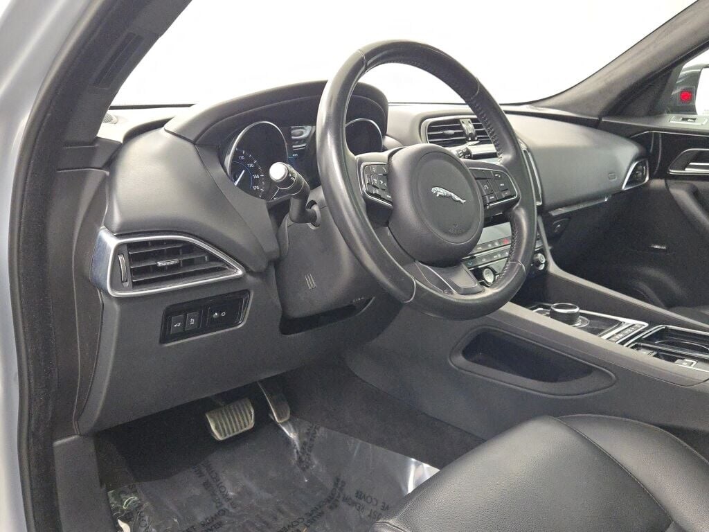 2019 JAGUAR F-PACE - Image 26