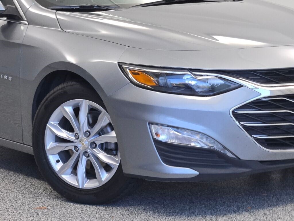 2023 Chevrolet Malibu 1LT photo 2