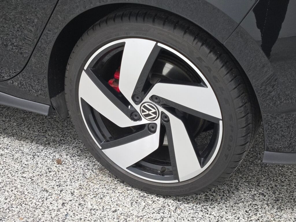 2024 VOLKSWAGEN GOLF GTI - Image 17
