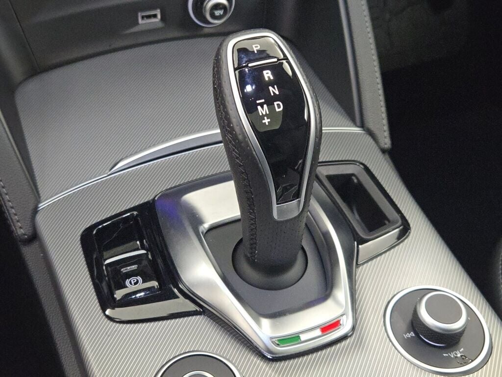 2024 ALFA ROMEO STELVIO - Image 32
