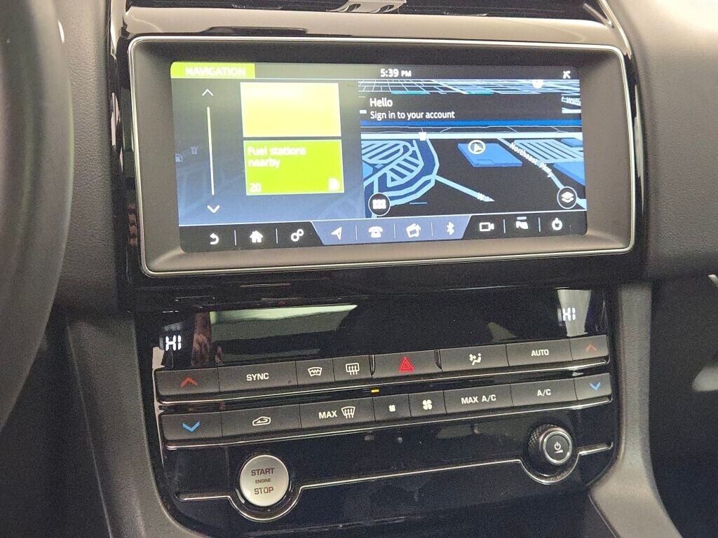 2019 JAGUAR F-PACE - Image 31