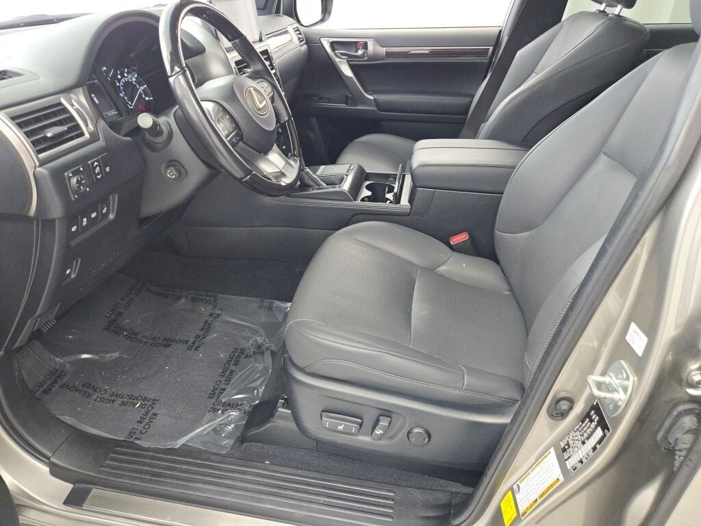 2023 LEXUS GX - Image 30