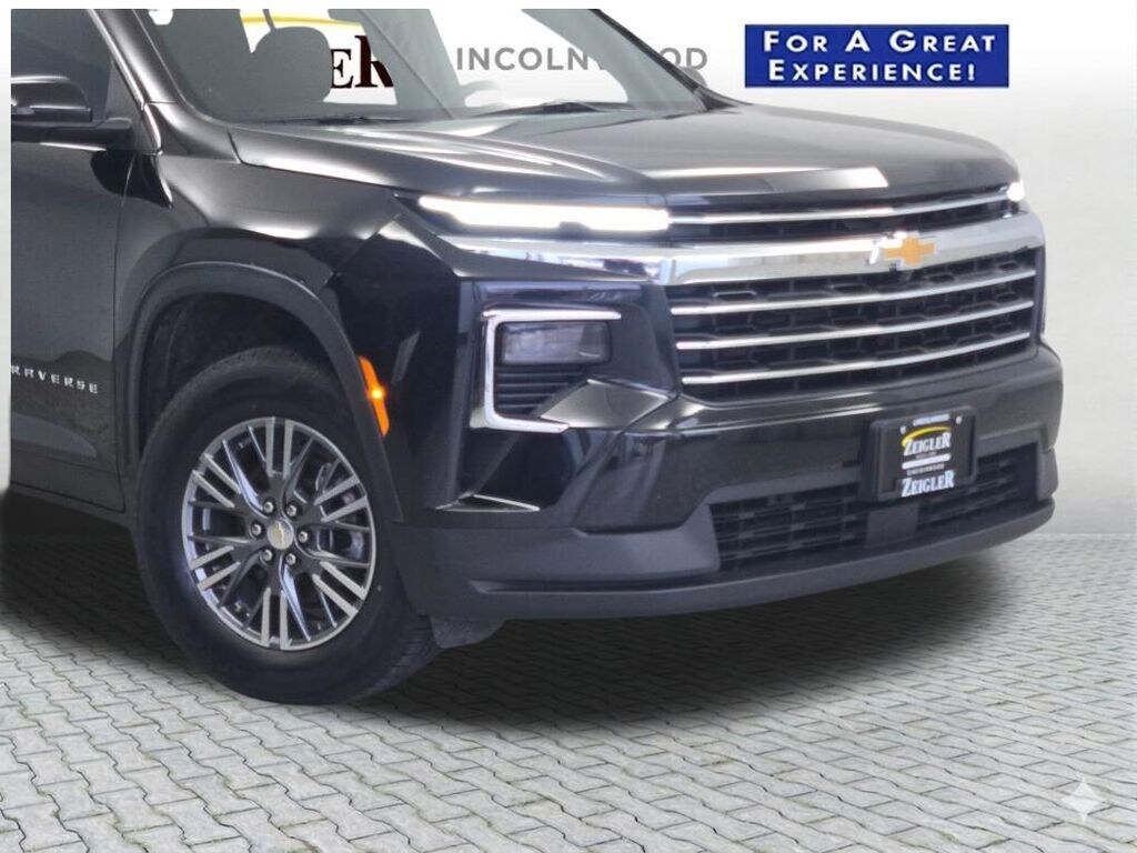Used 2024 Chevrolet Traverse LT SUV