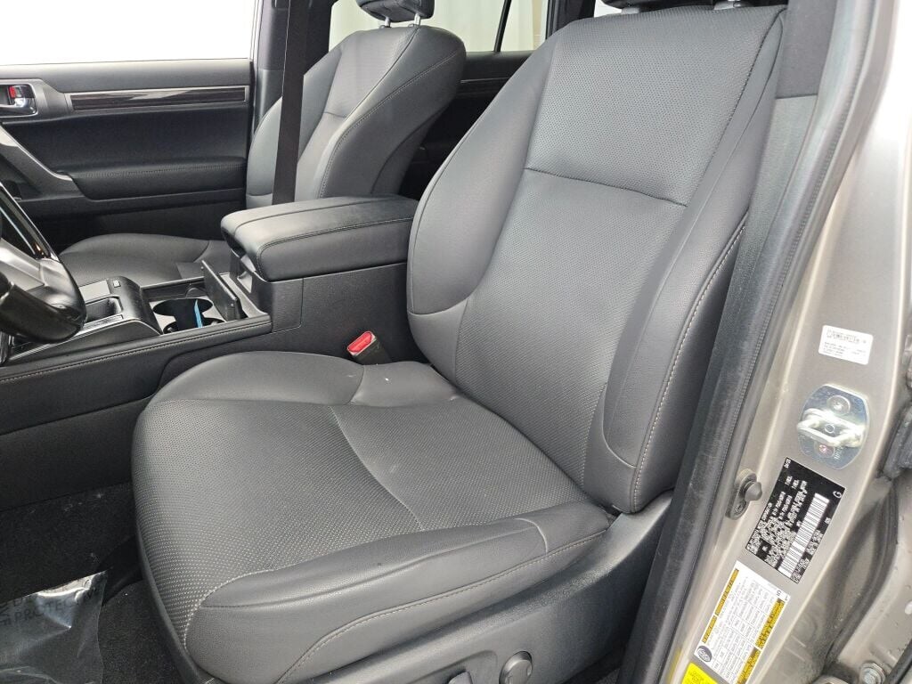 2023 LEXUS GX - Image 32