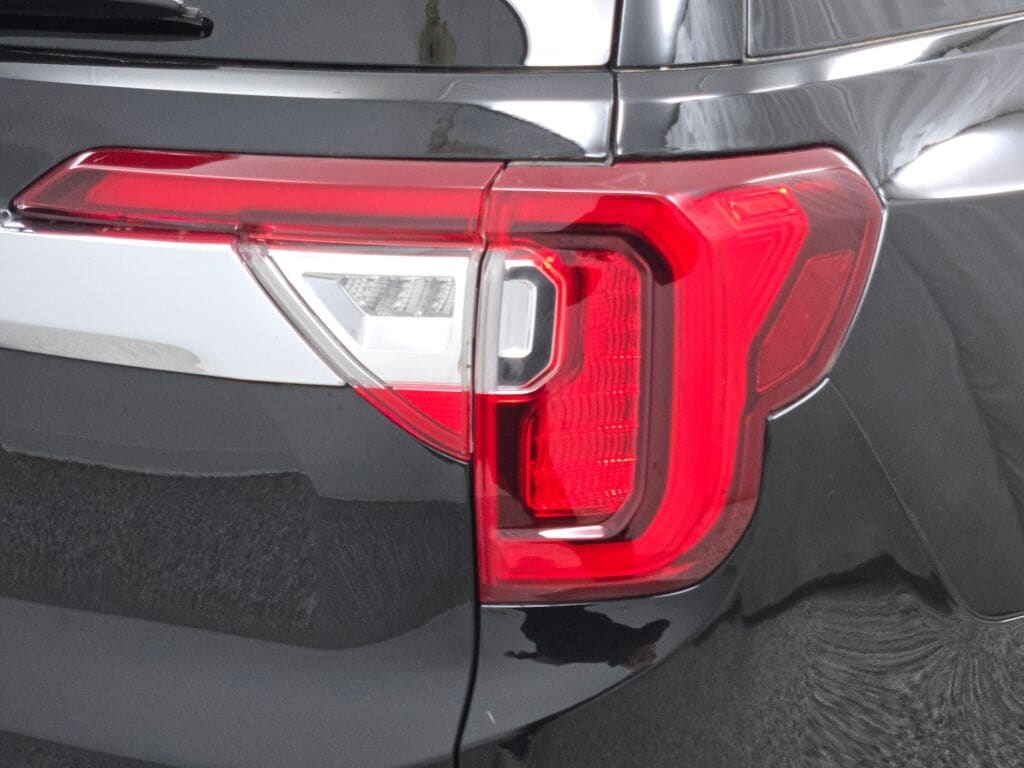 2023 GMC ACADIA - Image 13