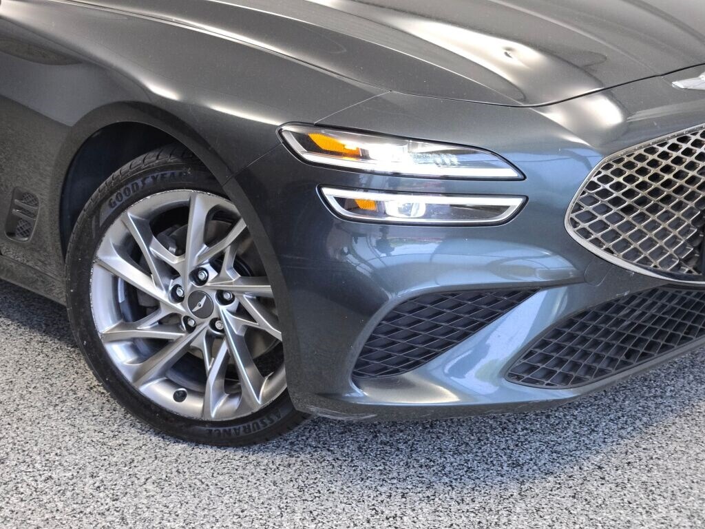 2022 Genesis G70 2.0T photo 2