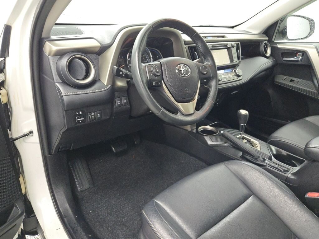 2015 TOYOTA RAV4 - Image 25