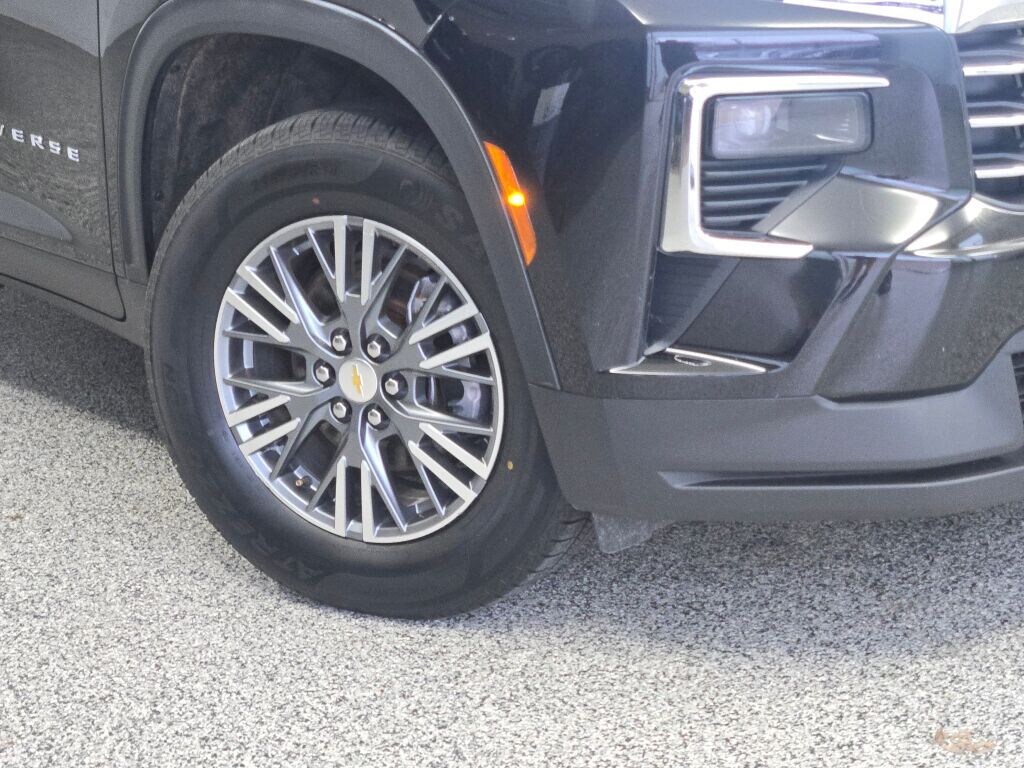 Used 2024 Chevrolet Traverse LT SUV
