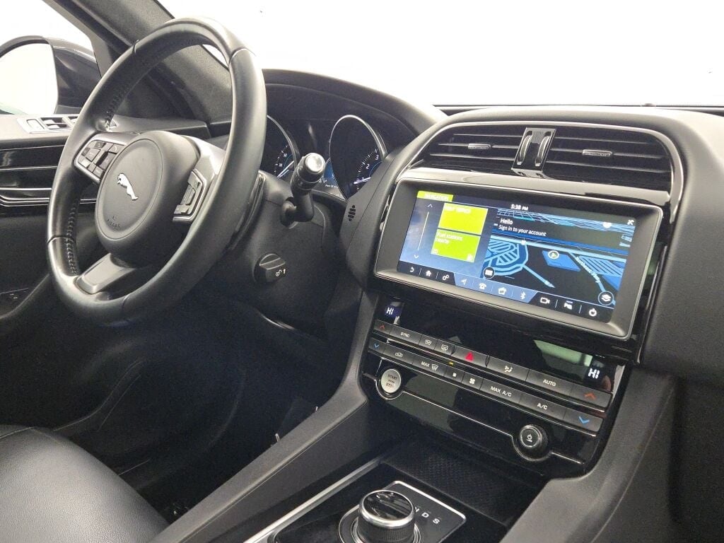 2019 JAGUAR F-PACE - Image 9