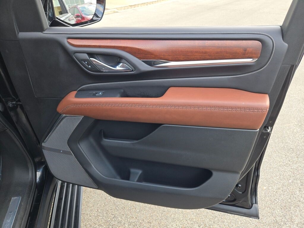 2023 GMC YUKON XL - Image 6