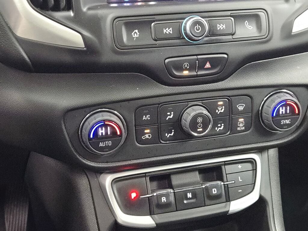 2022 GMC TERRAIN - Image 28