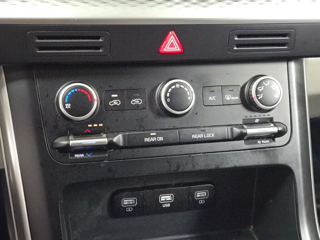 2024 KIA CARNIVAL - Image 30