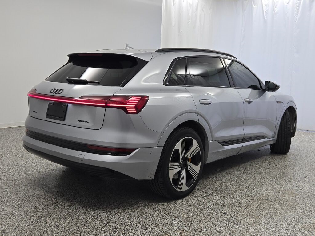 2022 AUDI E-TRON - Image 12