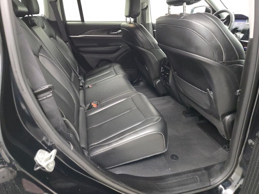 2024 JEEP GRAND CHEROKEE - Image 11