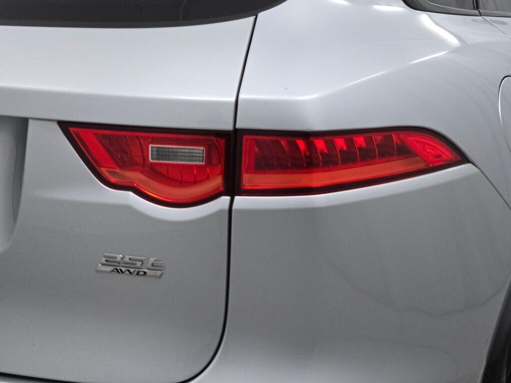 2019 JAGUAR F-PACE - Image 13