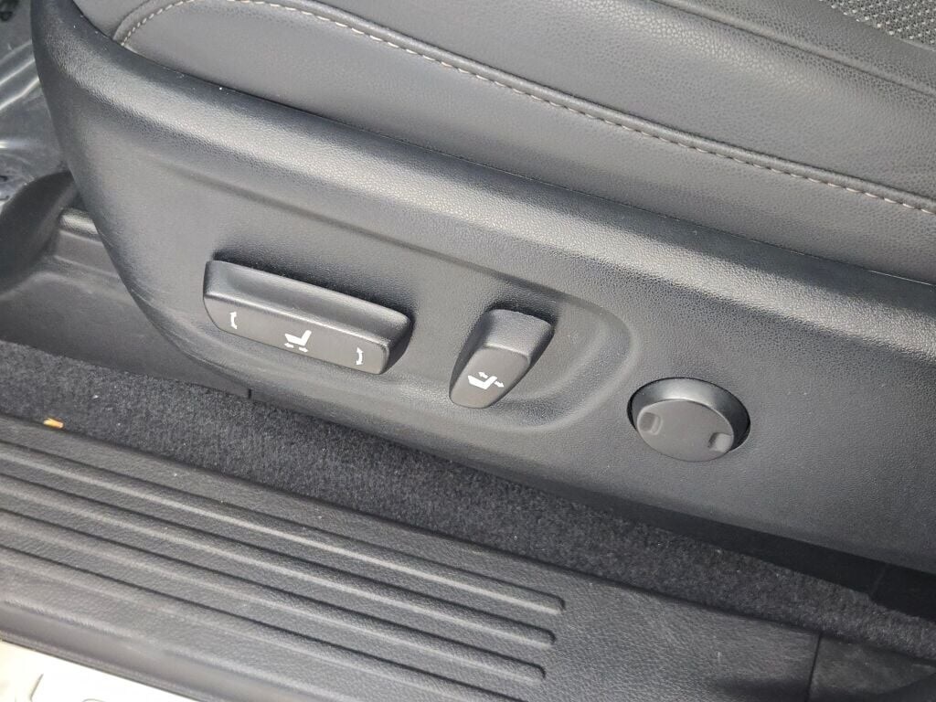 2023 LEXUS GX - Image 31