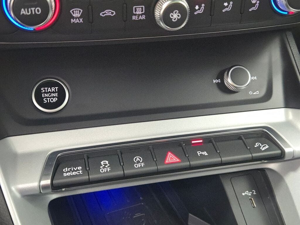 2021 AUDI Q3 - Image 29