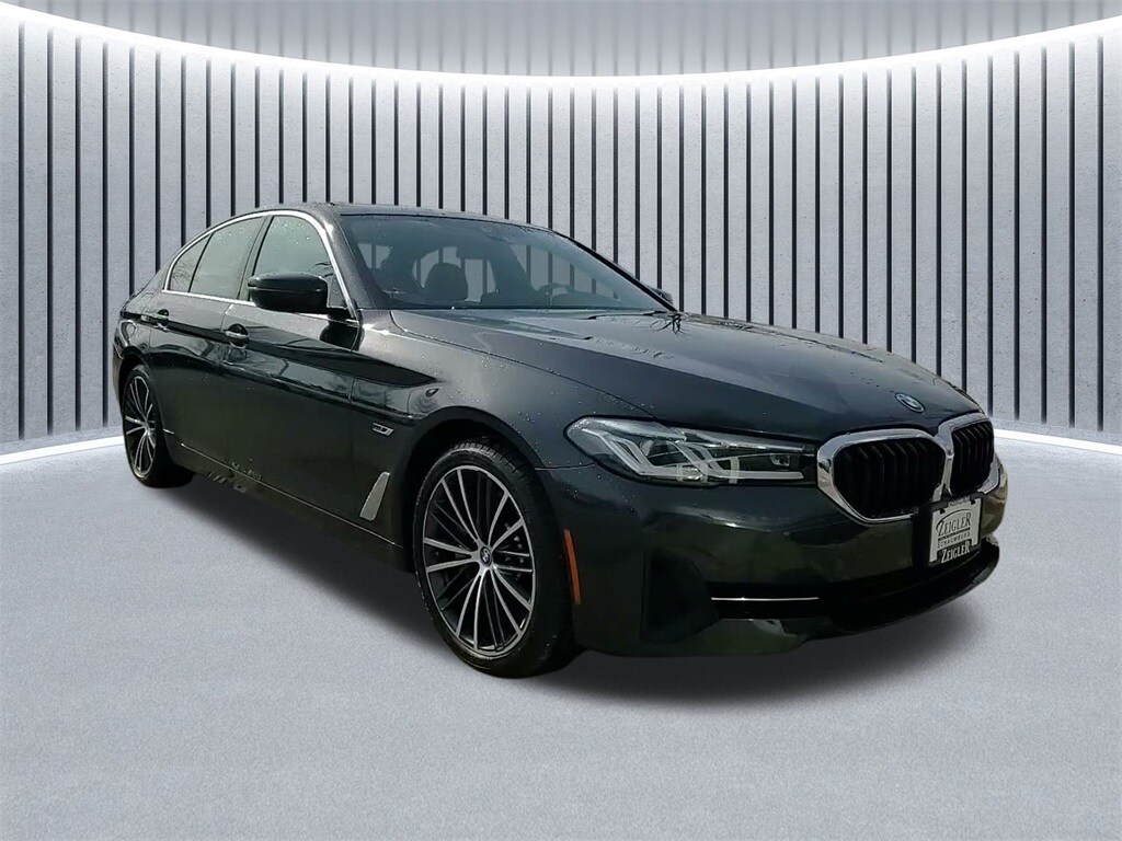 2023 BMW 530E - Image 2