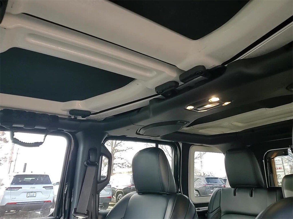 2022 JEEP WRANGLER - Image 19