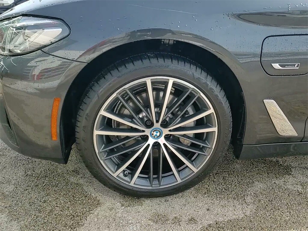 2023 BMW 530E - Image 19