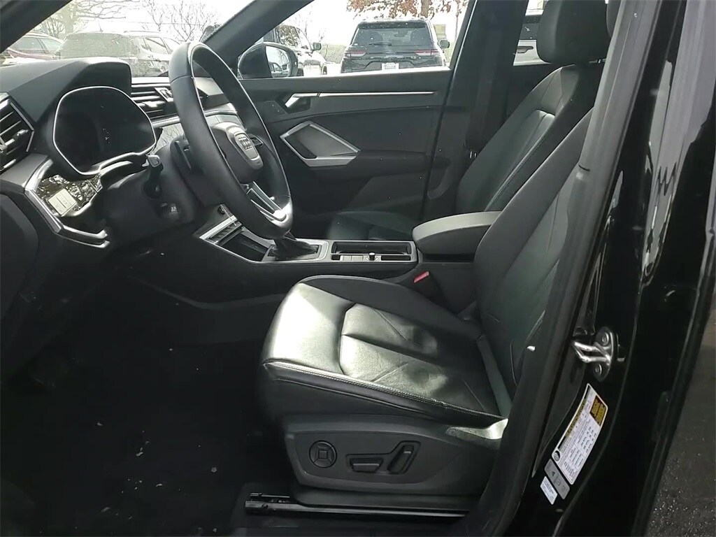 2025 AUDI Q3 - Image 11