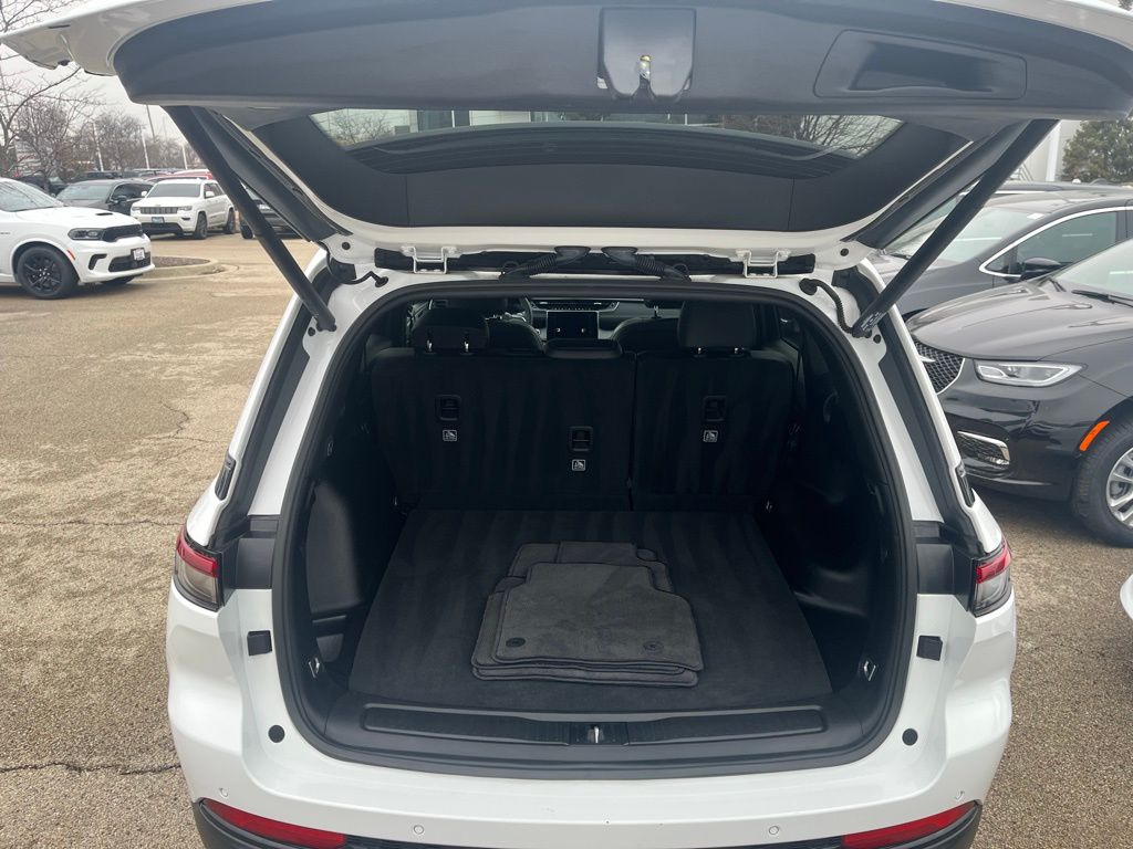 2023 JEEP GRAND CHEROKEE - Image 10