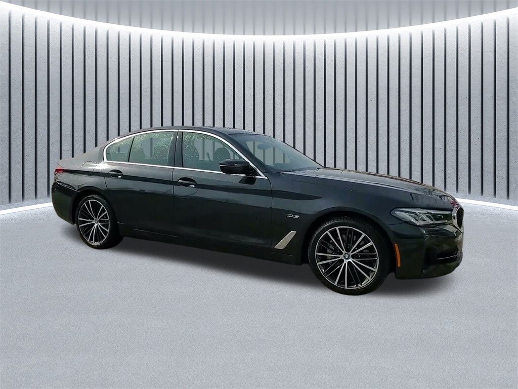 2023 BMW 530E - Image 4