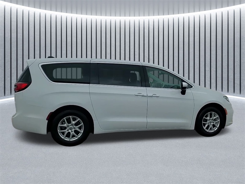 2023 CHRYSLER PACIFICA - Image 6