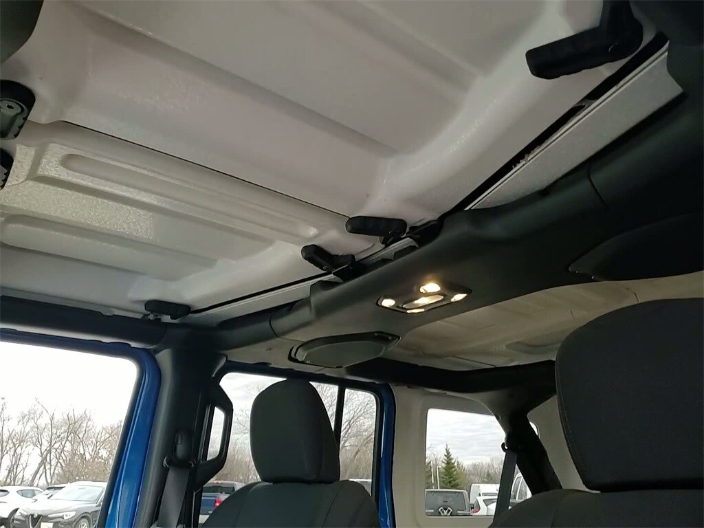 2022 JEEP WRANGLER - Image 21