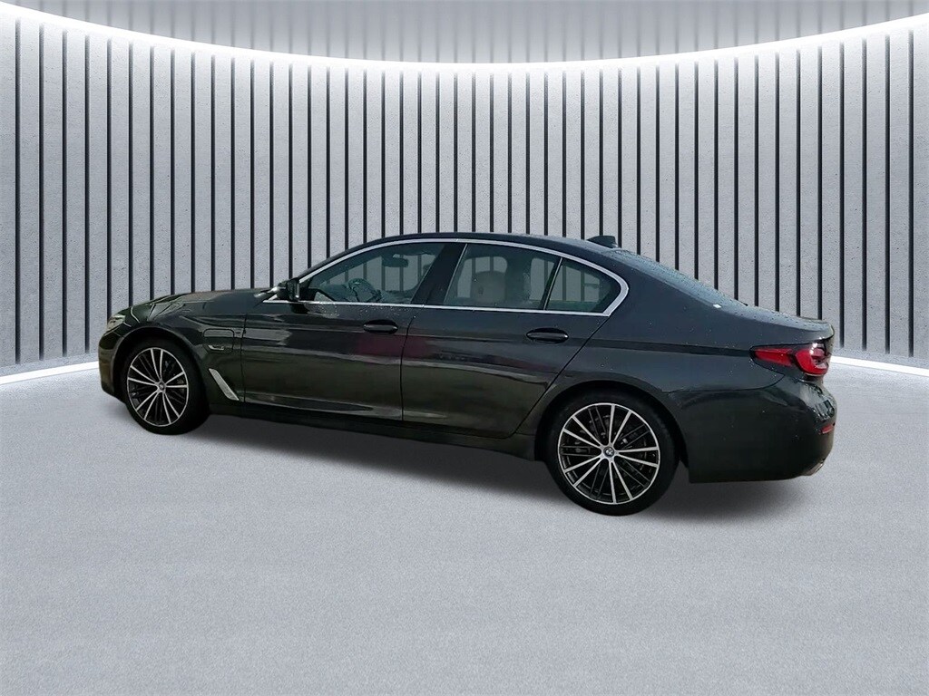 2023 BMW 530E - Image 16