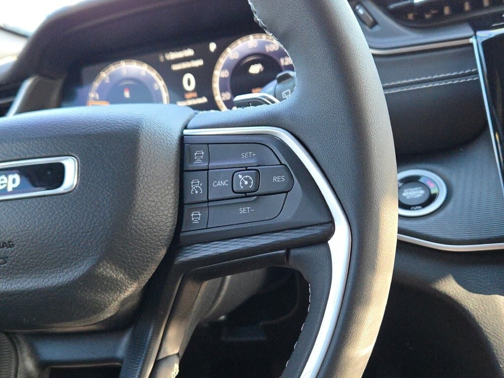 2023 JEEP GRAND CHEROKEE - Image 33