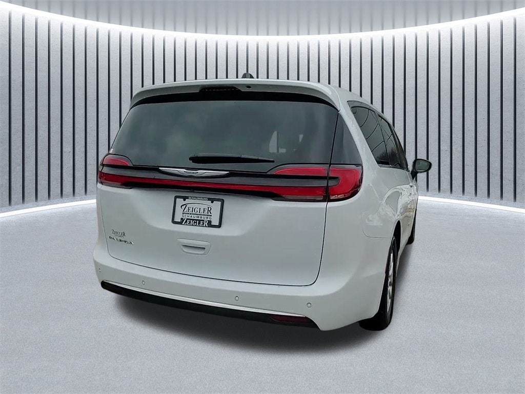 2023 CHRYSLER PACIFICA - Image 10
