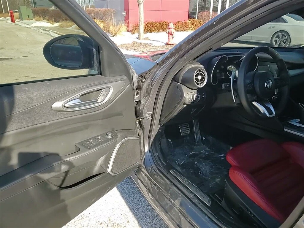 2023 ALFA ROMEO GIULIA (952) - Image 19