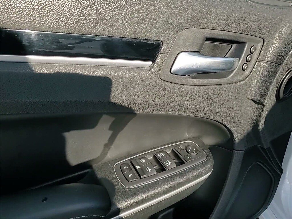 2023 CHRYSLER 300 - Image 23