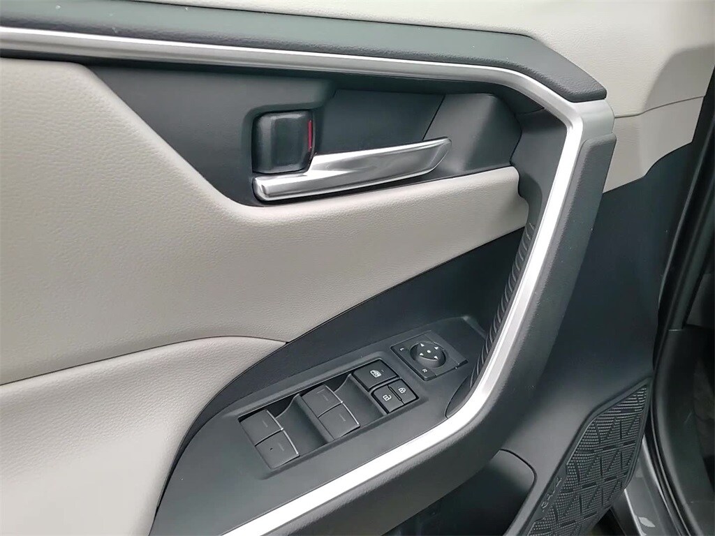 2022 TOYOTA RAV4 - Image 11