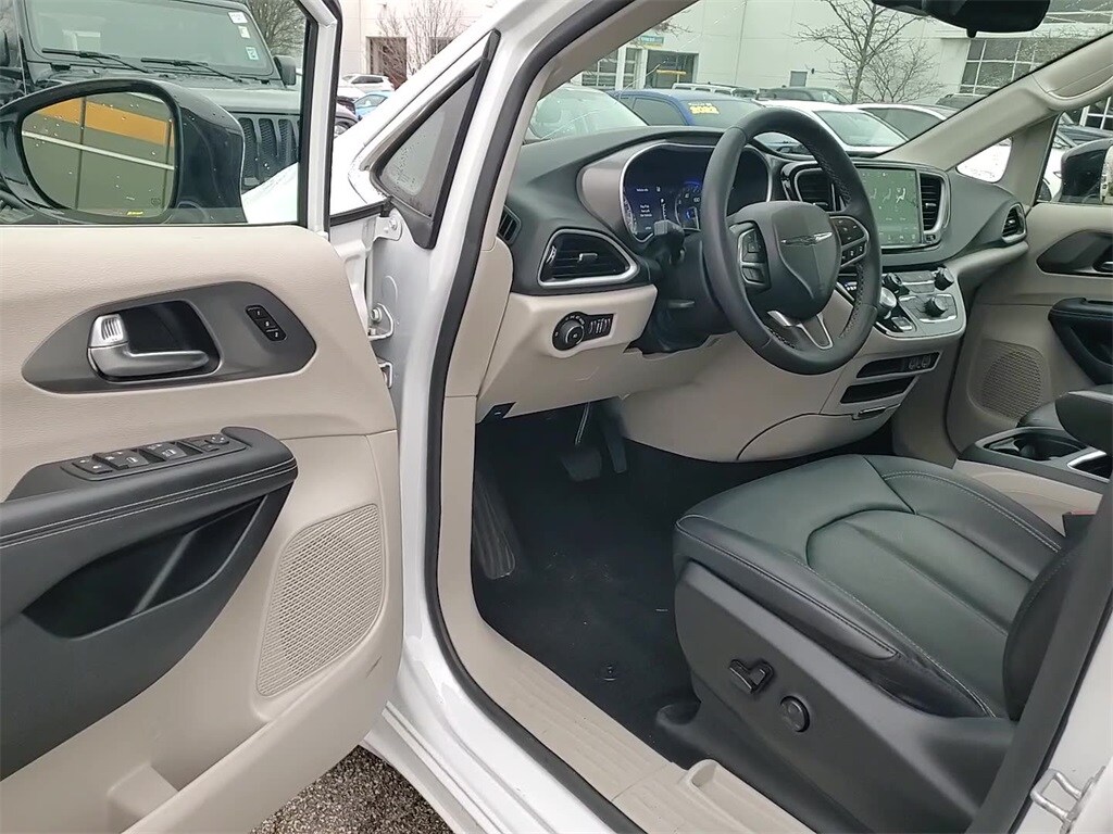 2024 CHRYSLER PACIFICA - Image 9