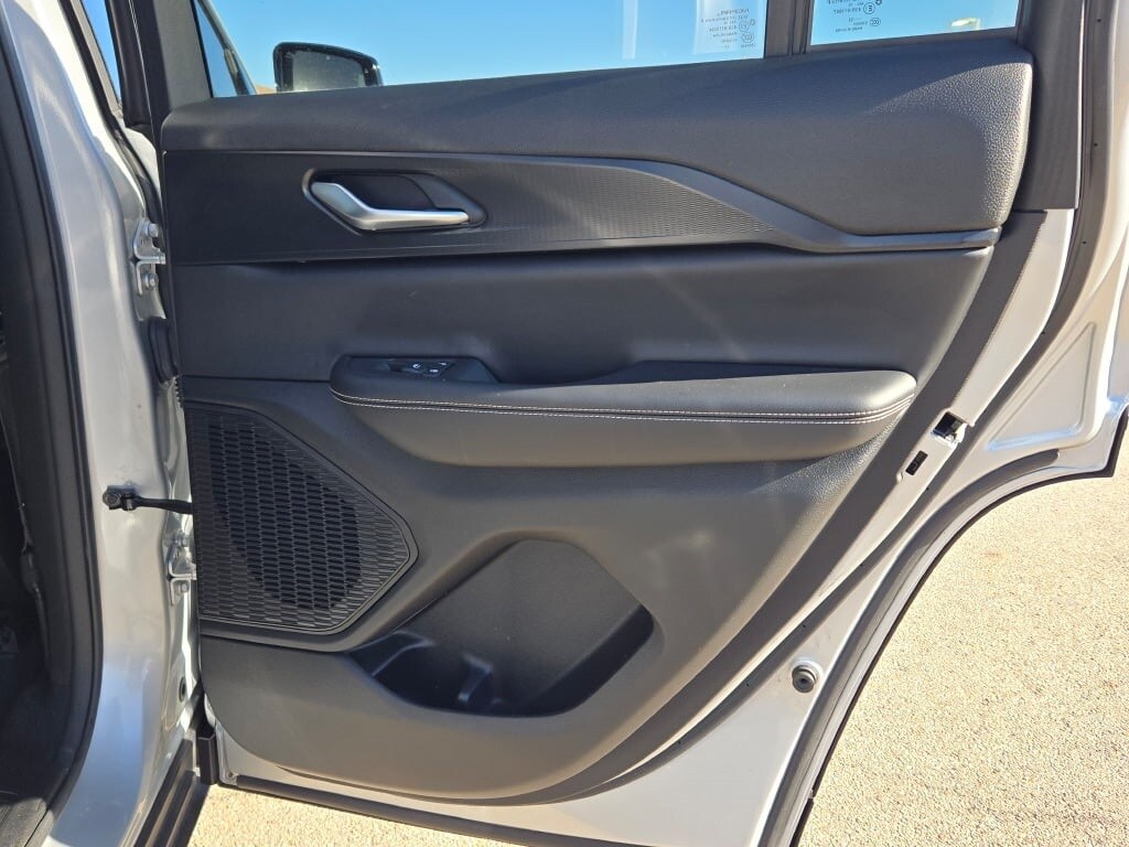 2023 JEEP GRAND CHEROKEE - Image 11