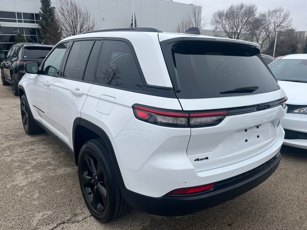 2023 JEEP GRAND CHEROKEE - Image 3