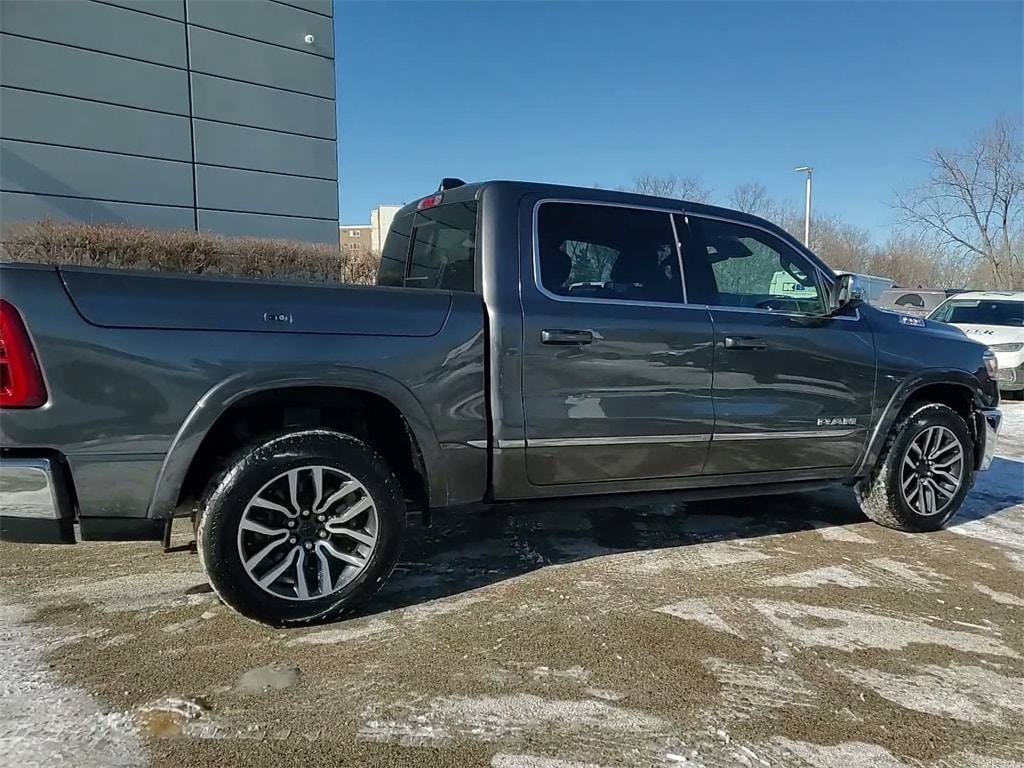 2025 RAM 1500 - Image 8