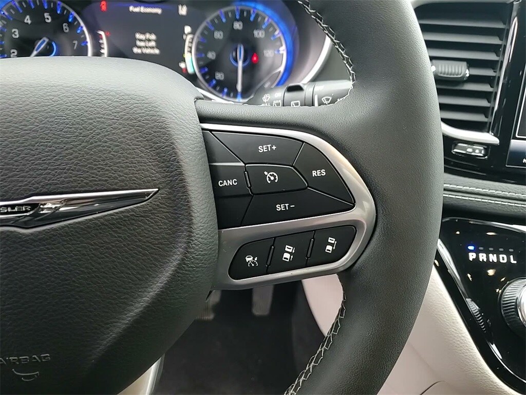 2023 CHRYSLER PACIFICA - Image 28